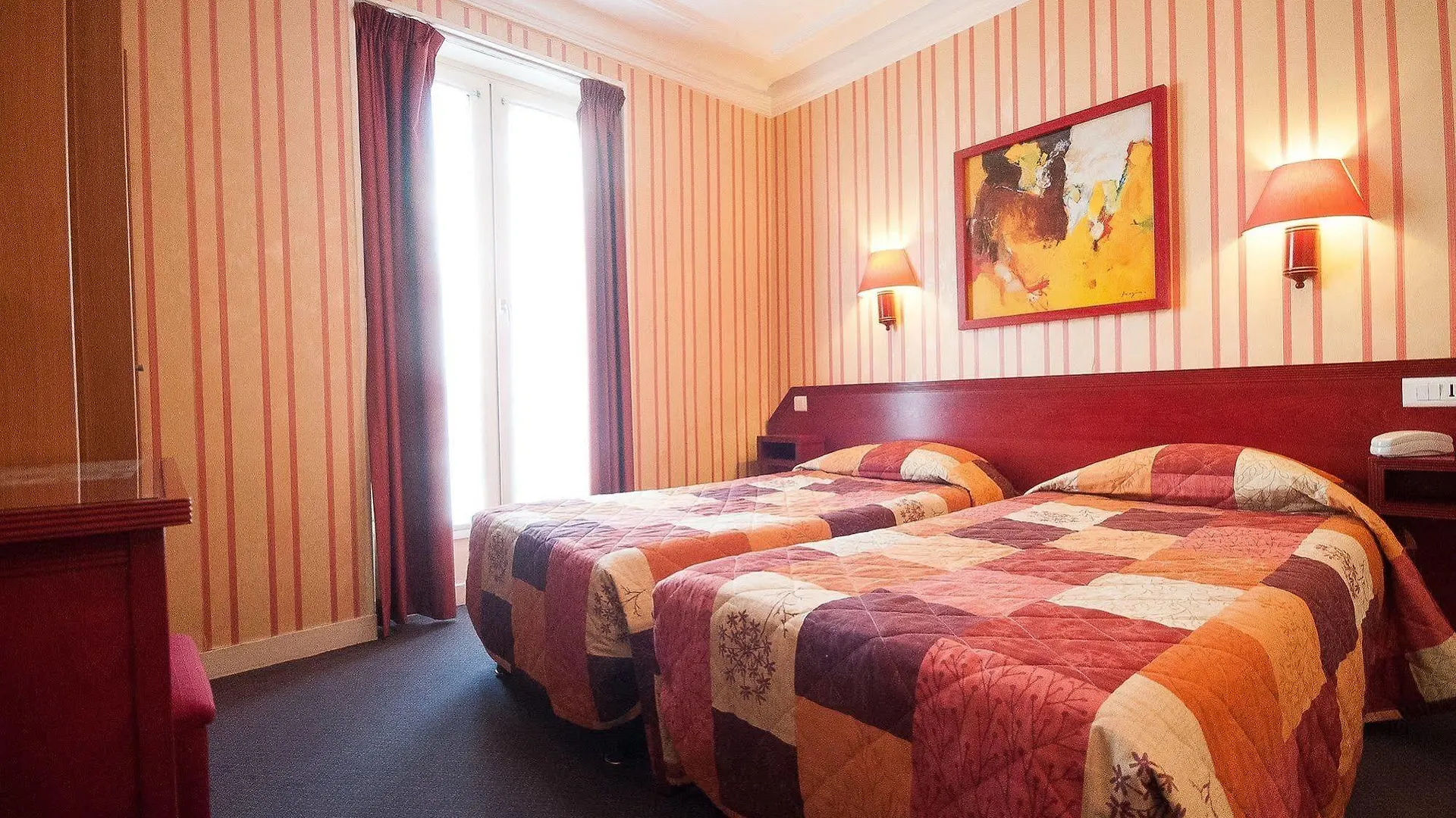 Maison Du Pre Paris 2*,