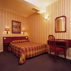Maison Du Pre Paris 2*,